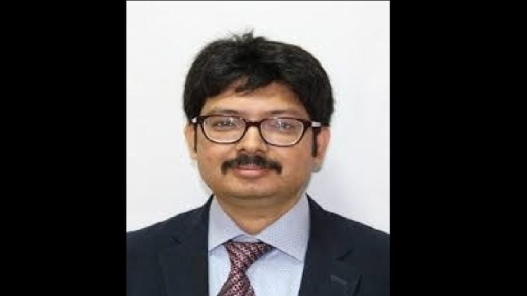 Rupesh Kumar Thakur gets addl. charge of CVO of ESIC