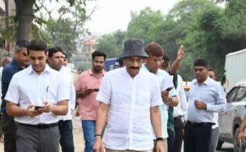 Haryana CPS Rajesh Khullar reviews Gurugram roads, orders encroachment removal