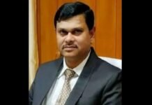 Karnataka IAS officer Mahantesh Bilagi killed in road accident at Jewargi taluk IAS Mahantesh Bilagi