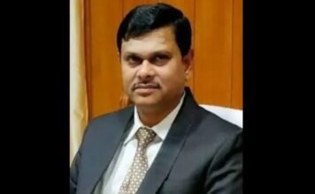 Karnataka IAS officer Mahantesh Bilagi killed in road accident at Jewargi taluk IAS Mahantesh Bilagi