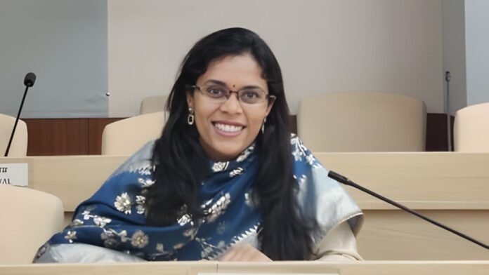 Khushboo Gupta IAS