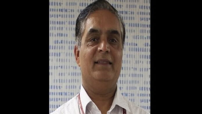 Hitesh Kumar S Makwana IAS