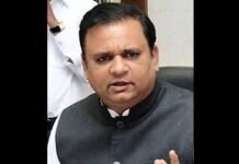 Maharashtra Speaker pulls up govt over absence of ministers, officials