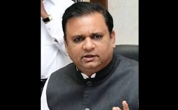 Maharashtra Speaker pulls up govt over absence of ministers, officials